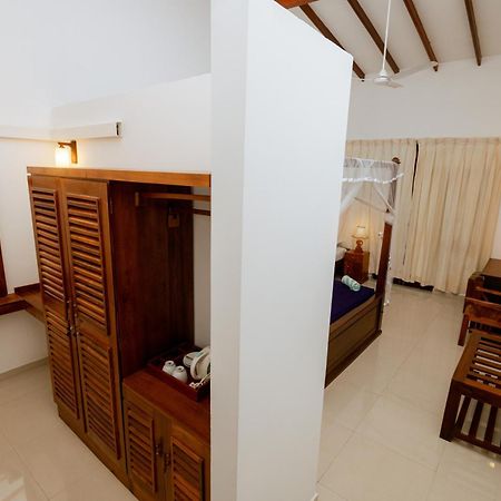Prince Beach Hotel Bentota Buitenkant foto