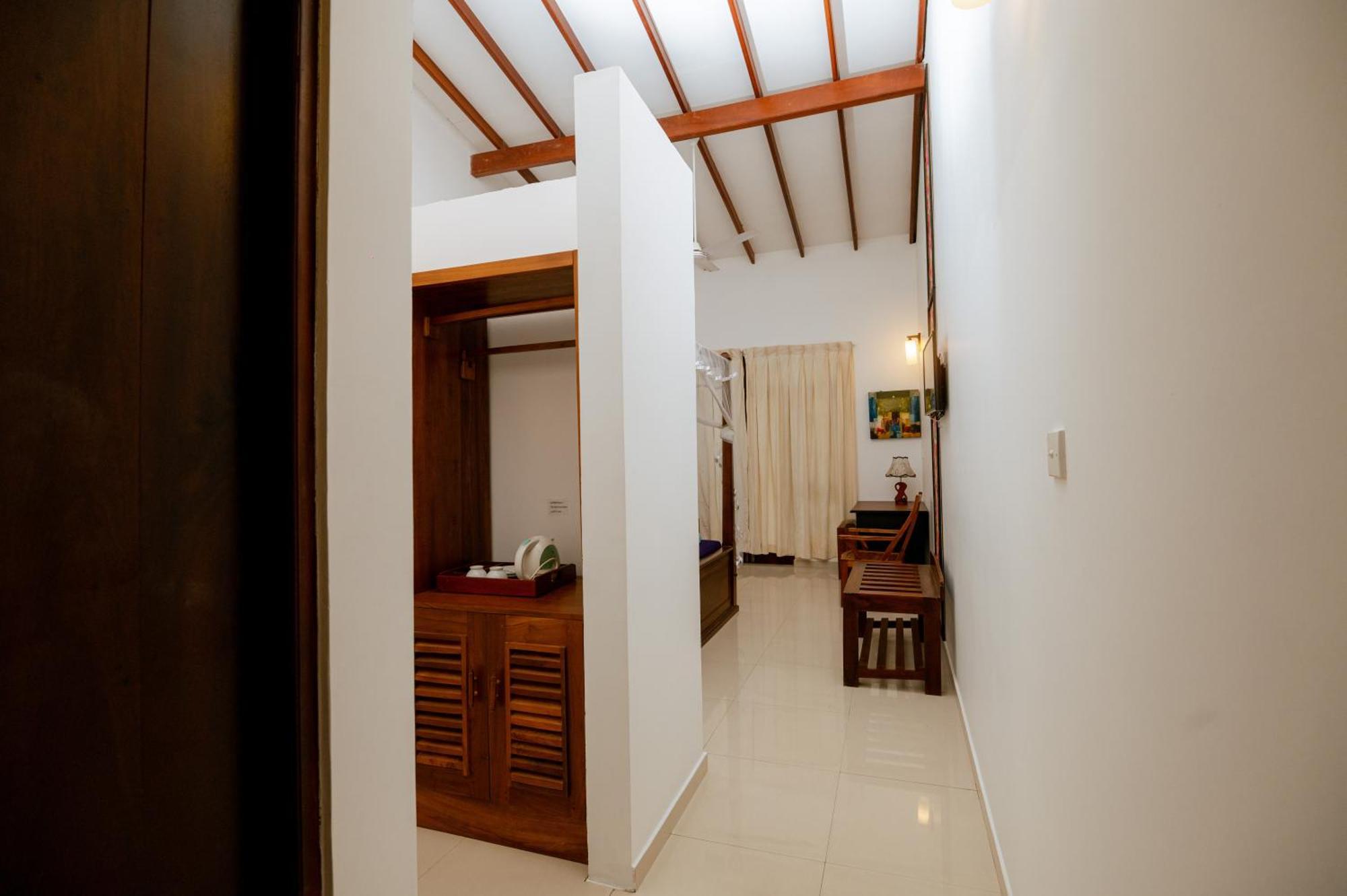 Prince Beach Hotel Bentota Buitenkant foto