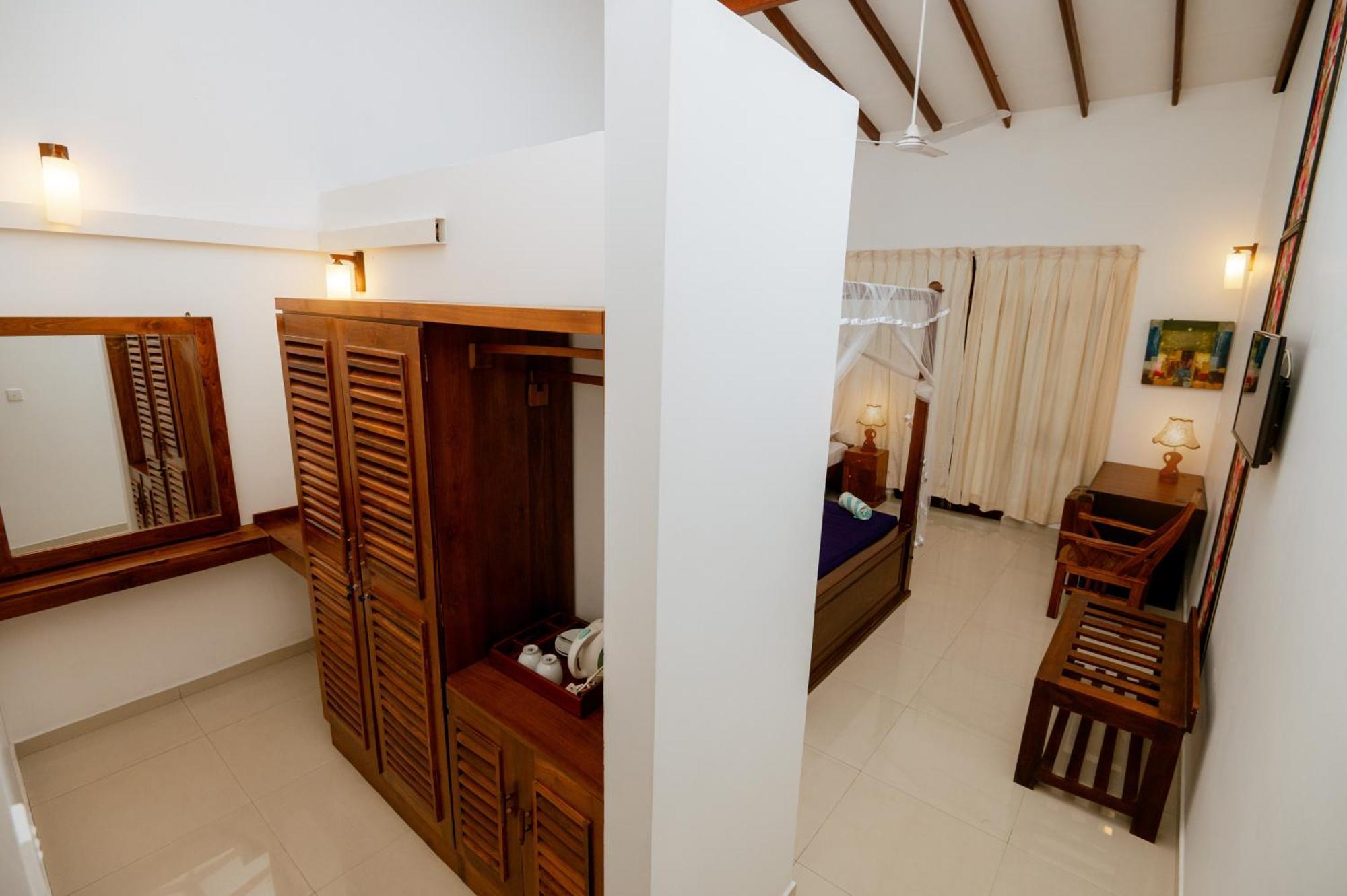 Prince Beach Hotel Bentota Buitenkant foto