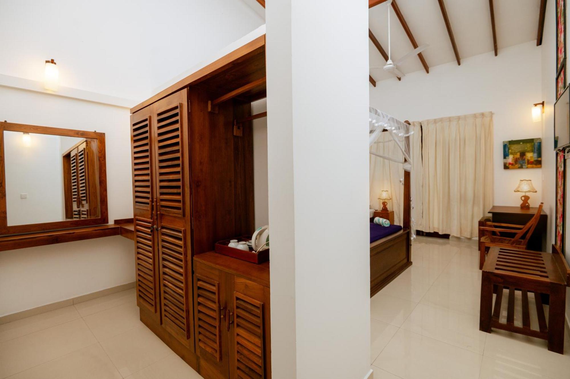 Prince Beach Hotel Bentota Buitenkant foto