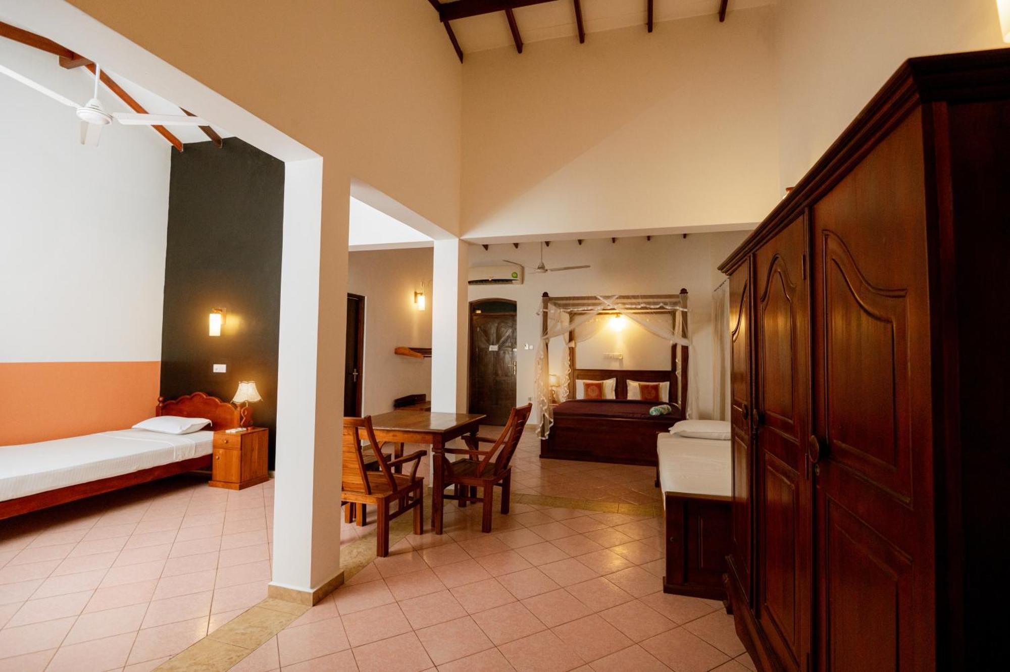 Prince Beach Hotel Bentota Buitenkant foto