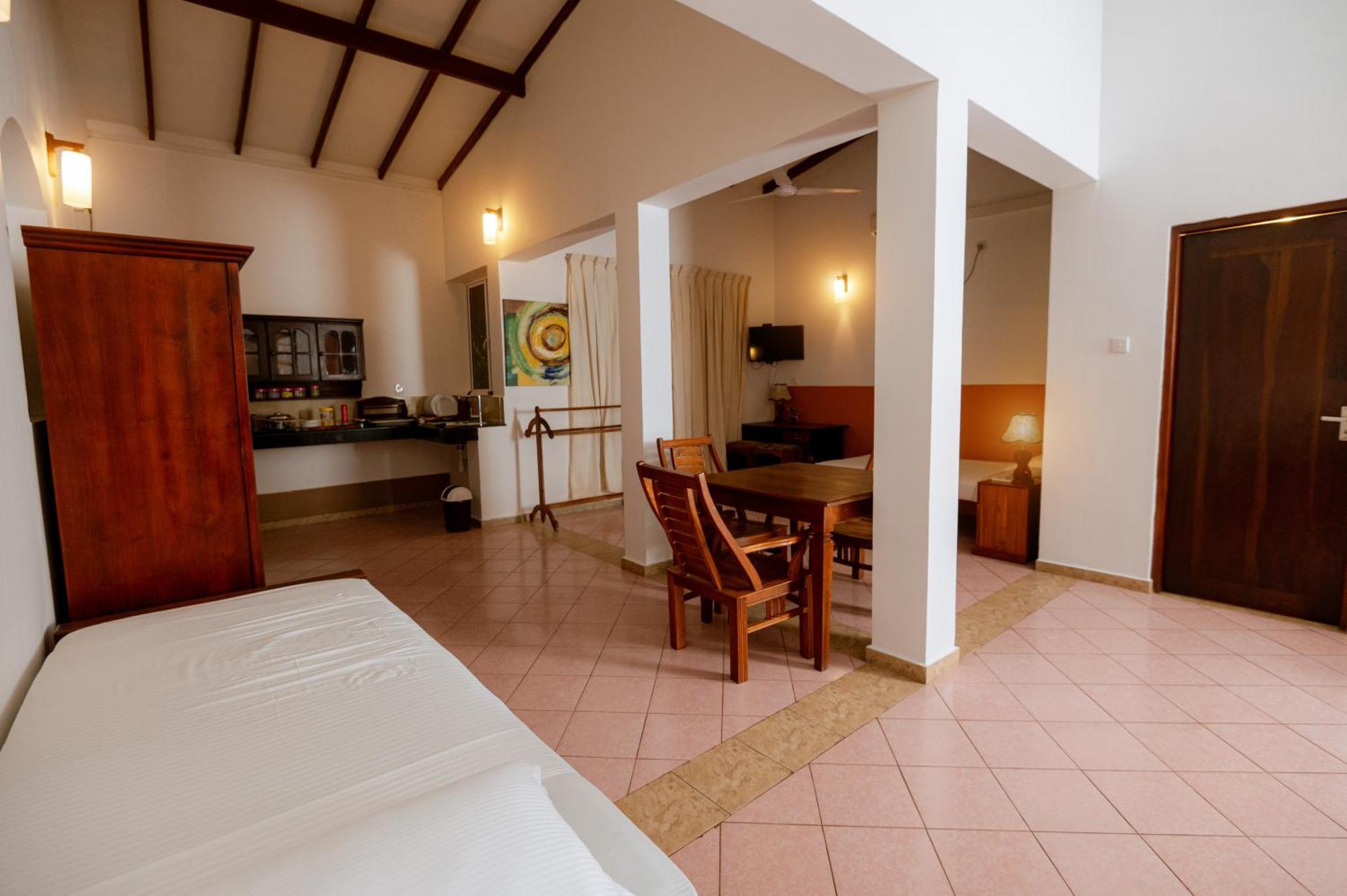 Prince Beach Hotel Bentota Buitenkant foto