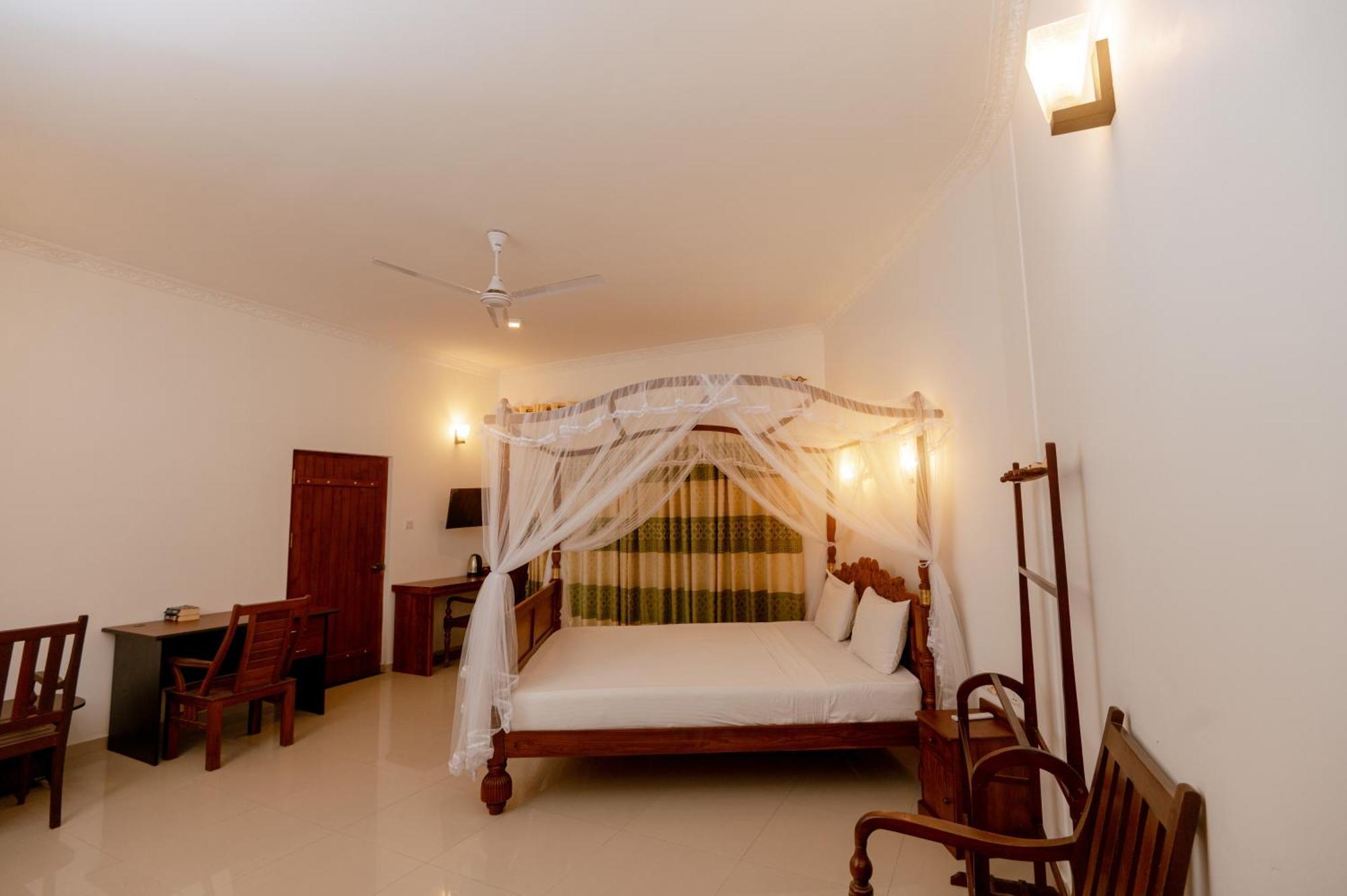 Prince Beach Hotel Bentota Buitenkant foto