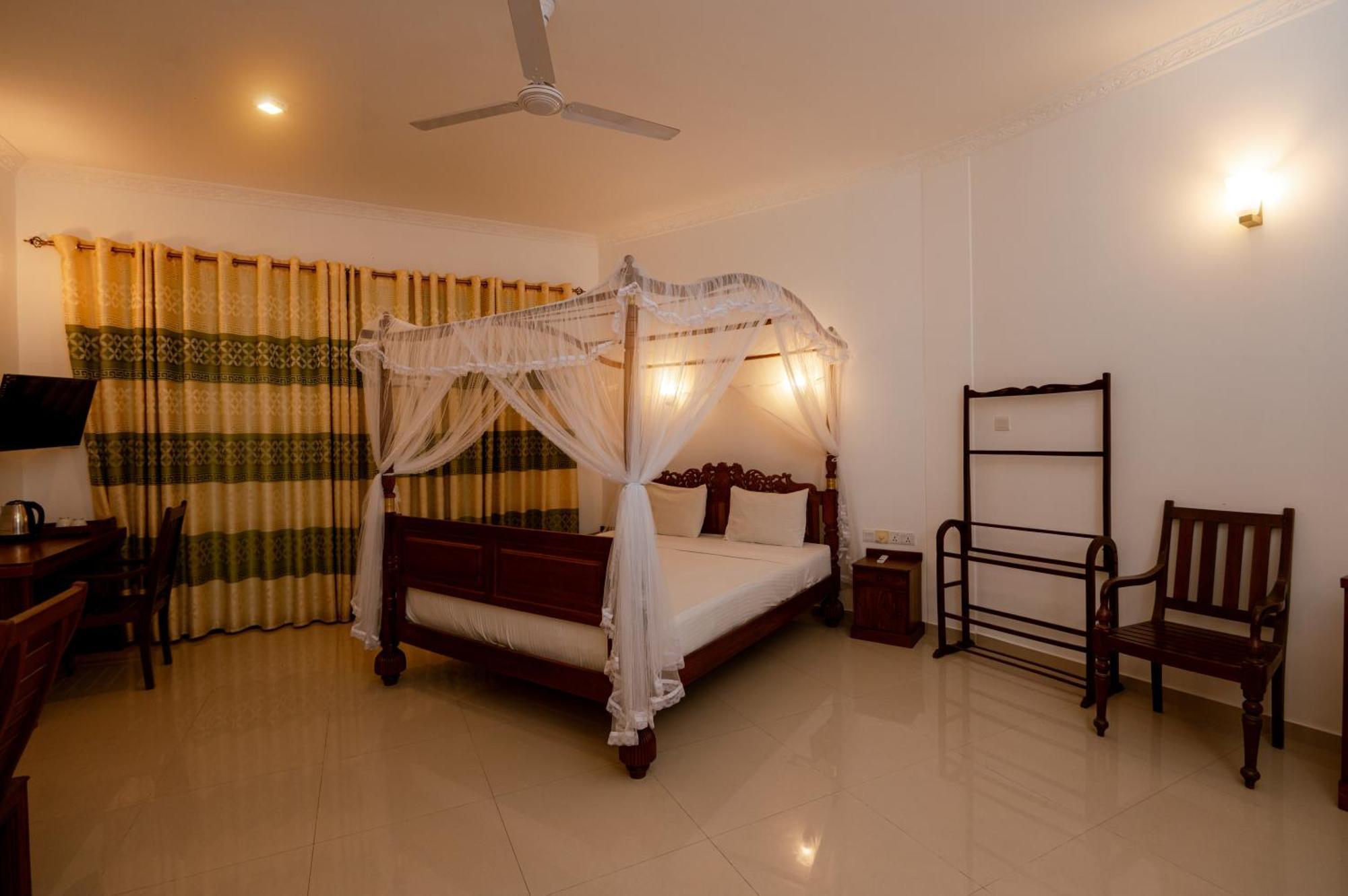 Prince Beach Hotel Bentota Buitenkant foto