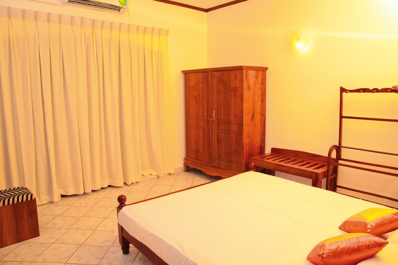 Prince Beach Hotel Bentota Buitenkant foto