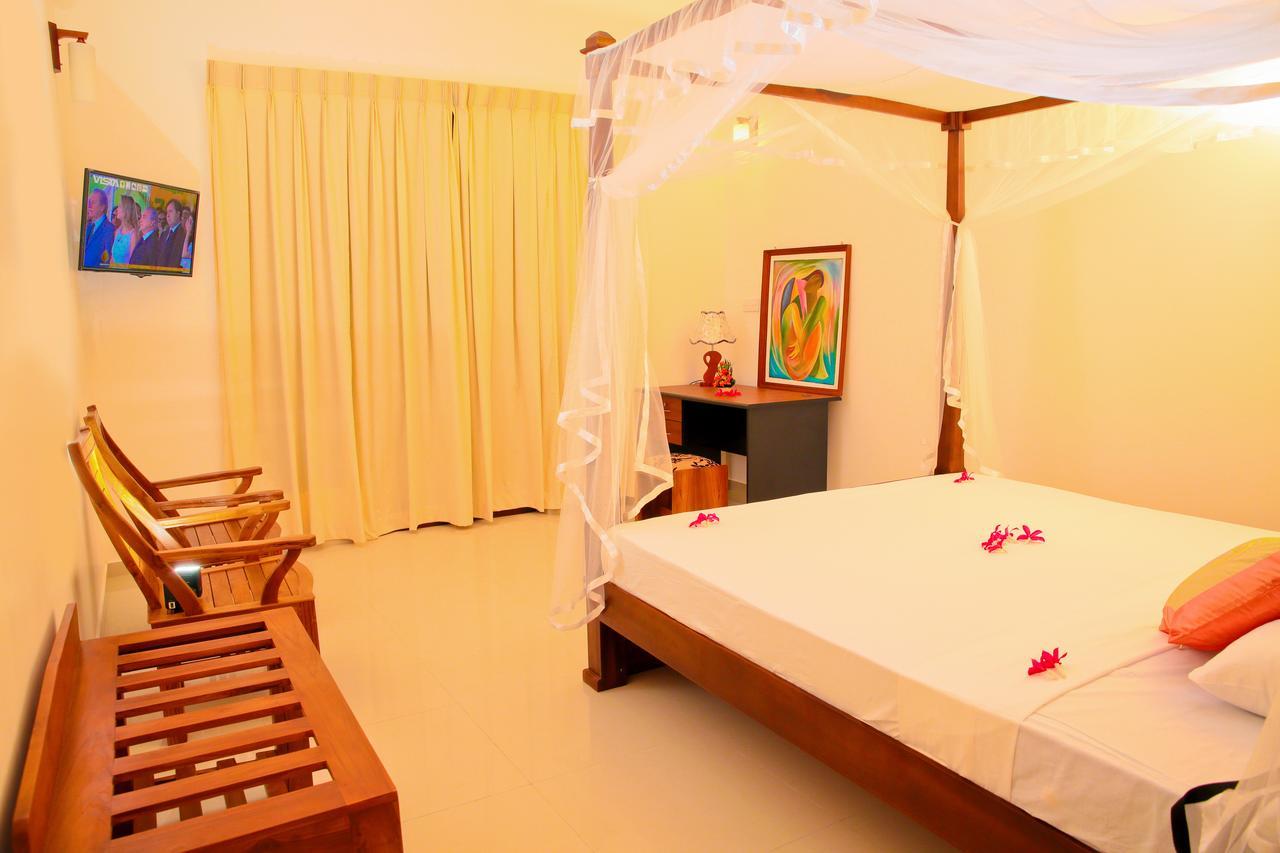 Prince Beach Hotel Bentota Buitenkant foto