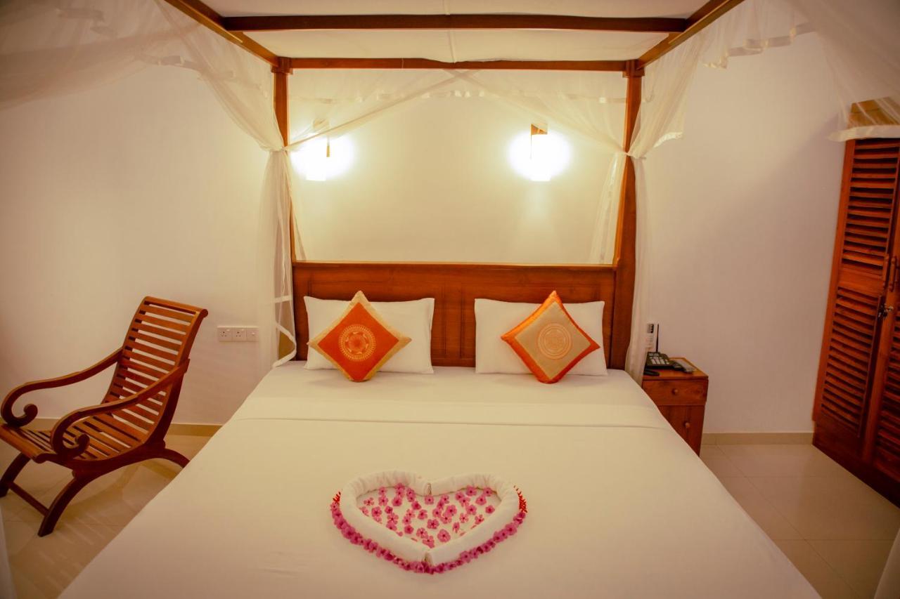 Prince Beach Hotel Bentota Buitenkant foto