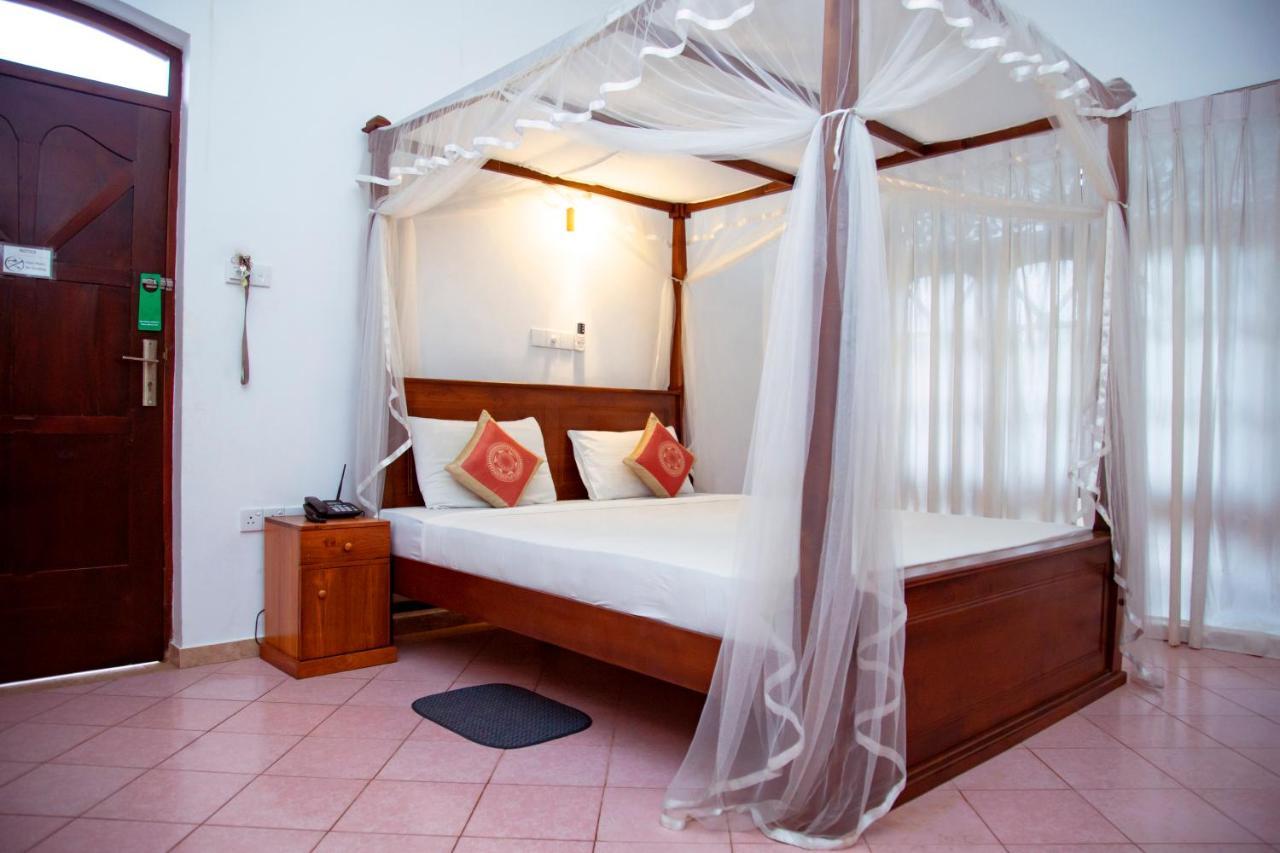 Prince Beach Hotel Bentota Buitenkant foto