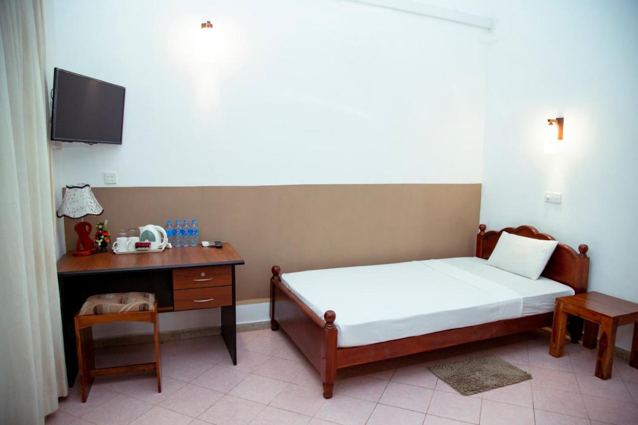 Prince Beach Hotel Bentota Buitenkant foto