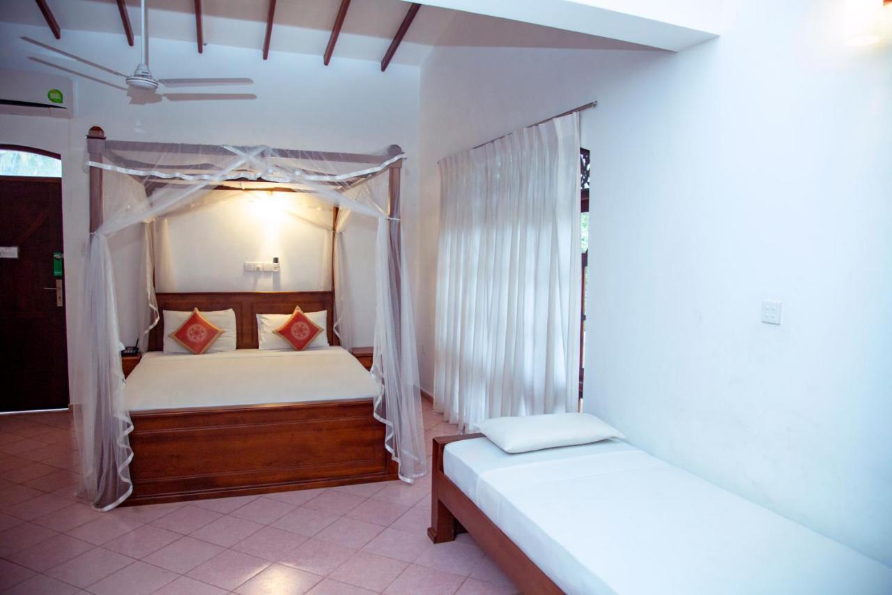 Prince Beach Hotel Bentota Buitenkant foto