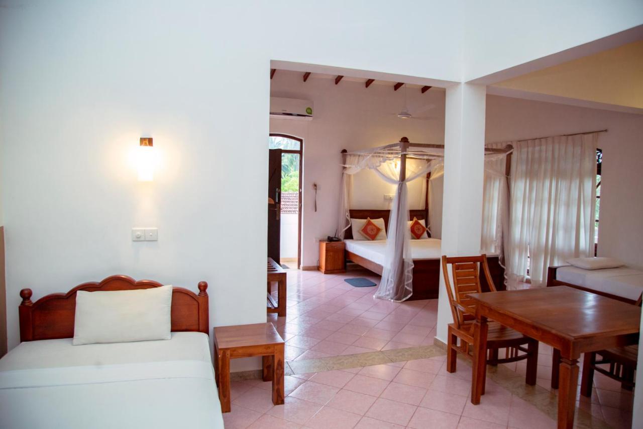Prince Beach Hotel Bentota Buitenkant foto