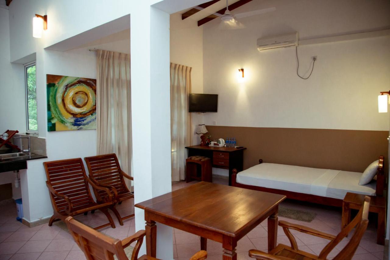 Prince Beach Hotel Bentota Buitenkant foto