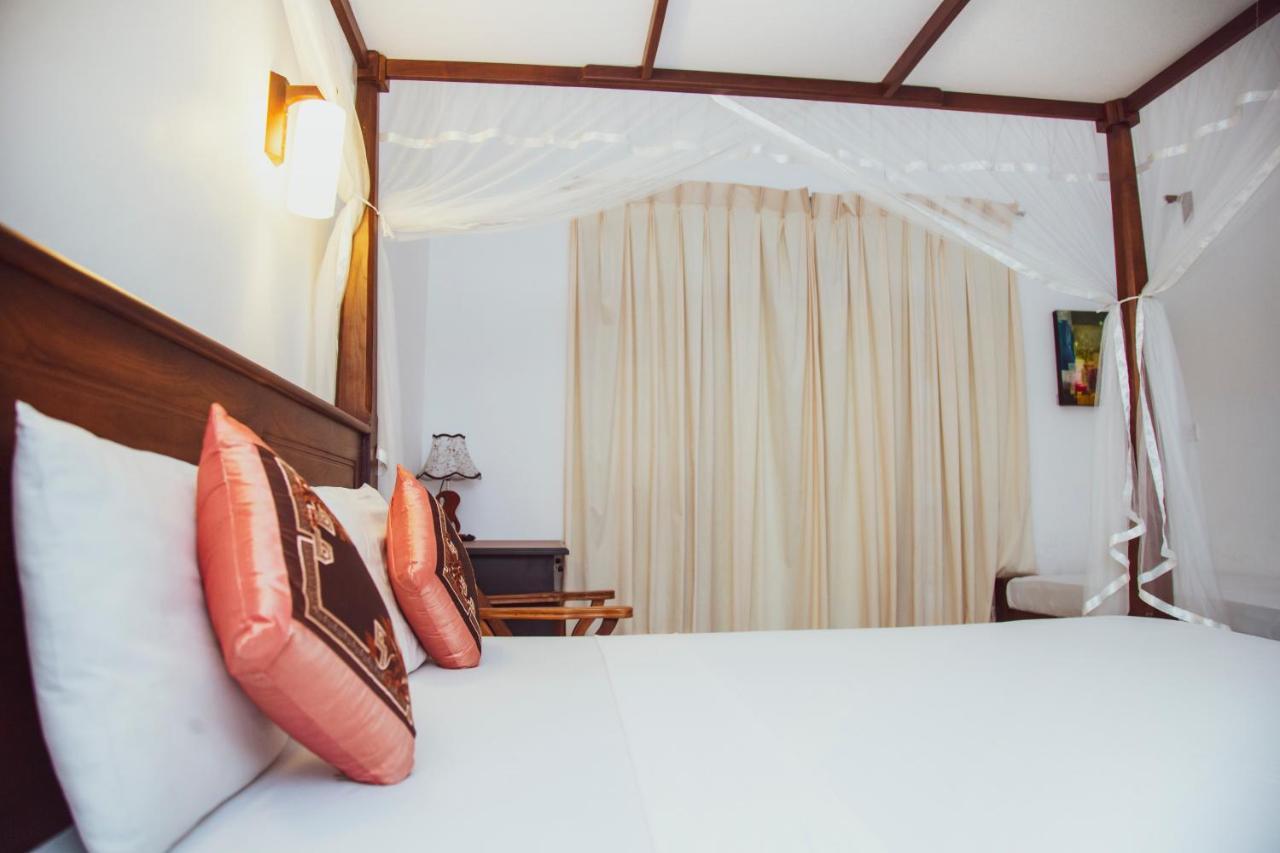 Prince Beach Hotel Bentota Buitenkant foto
