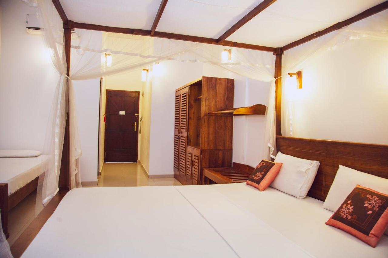 Prince Beach Hotel Bentota Buitenkant foto