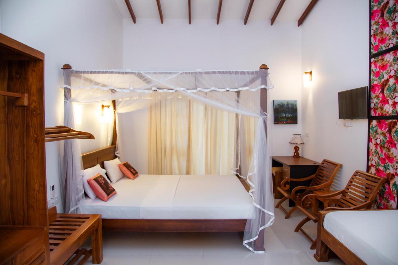 Prince Beach Hotel Bentota Buitenkant foto