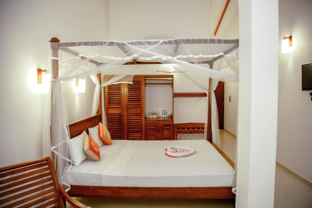 Prince Beach Hotel Bentota Buitenkant foto