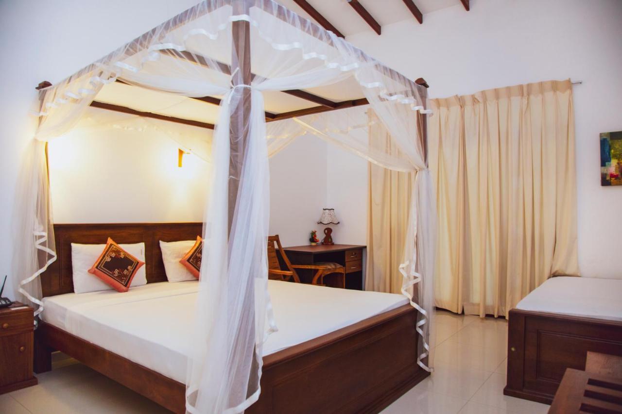 Prince Beach Hotel Bentota Buitenkant foto
