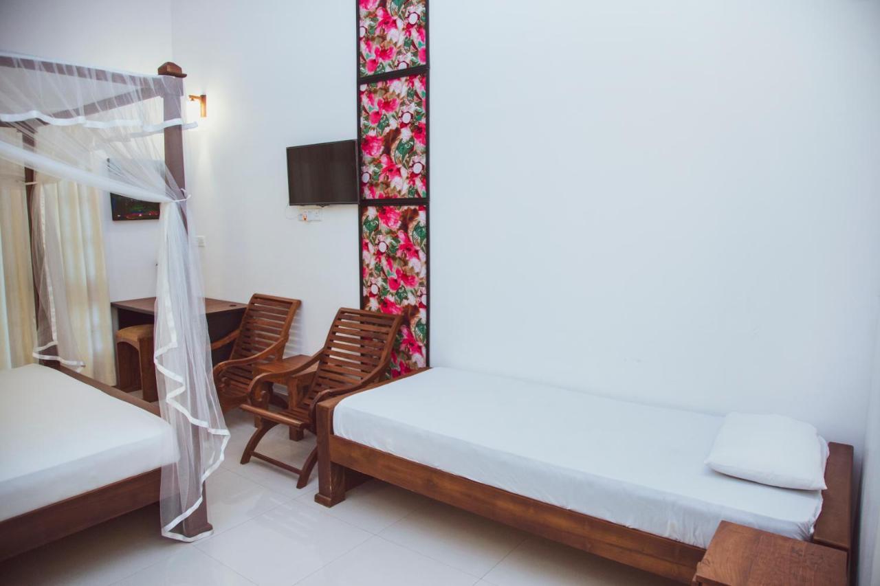 Prince Beach Hotel Bentota Buitenkant foto