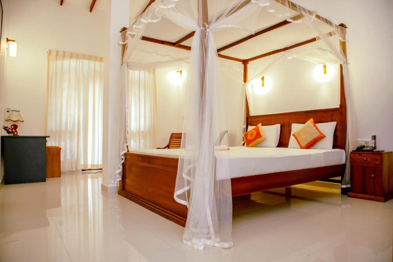 Prince Beach Hotel Bentota Buitenkant foto