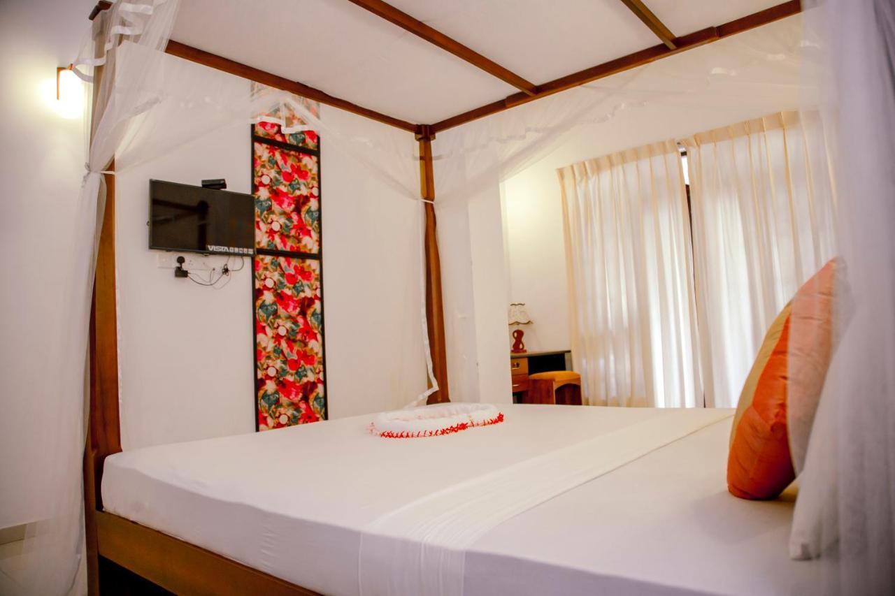 Prince Beach Hotel Bentota Buitenkant foto